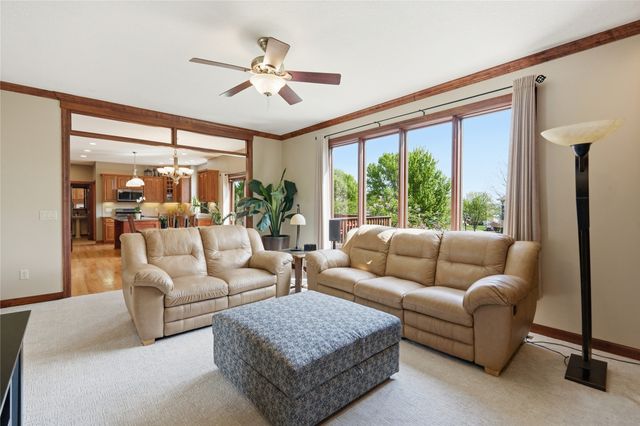 6625 Peckham Street, Johnston, IA 50131