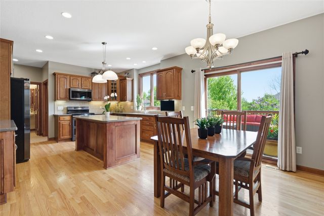 6625 Peckham Street, Johnston, IA 50131