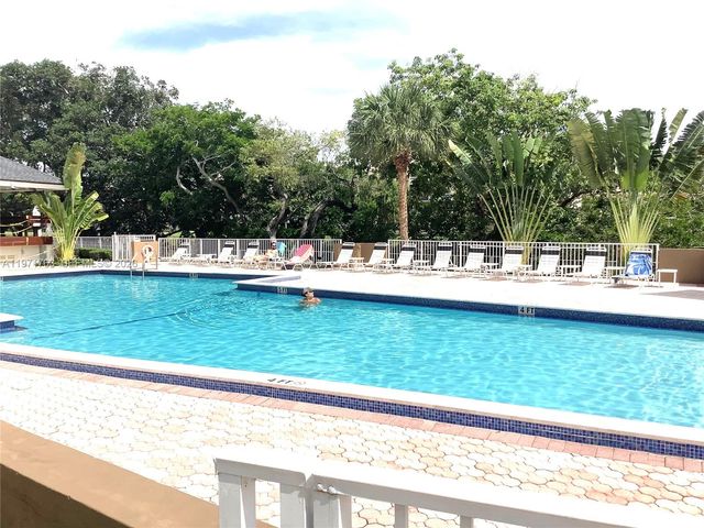 7785 SW 86th St E-414, Miami, FL 33143