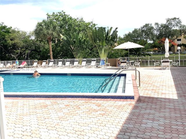 7785 SW 86th St E-414, Miami, FL 33143