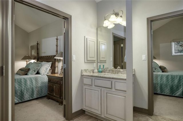 1239 Falling Hills DR, Georgetown, TX 78628