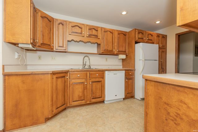 7755 Meadow Lane, Newburgh, IN 47630