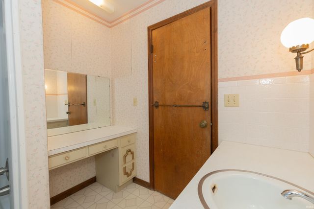 7755 Meadow Lane, Newburgh, IN 47630