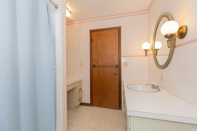 7755 Meadow Lane, Newburgh, IN 47630