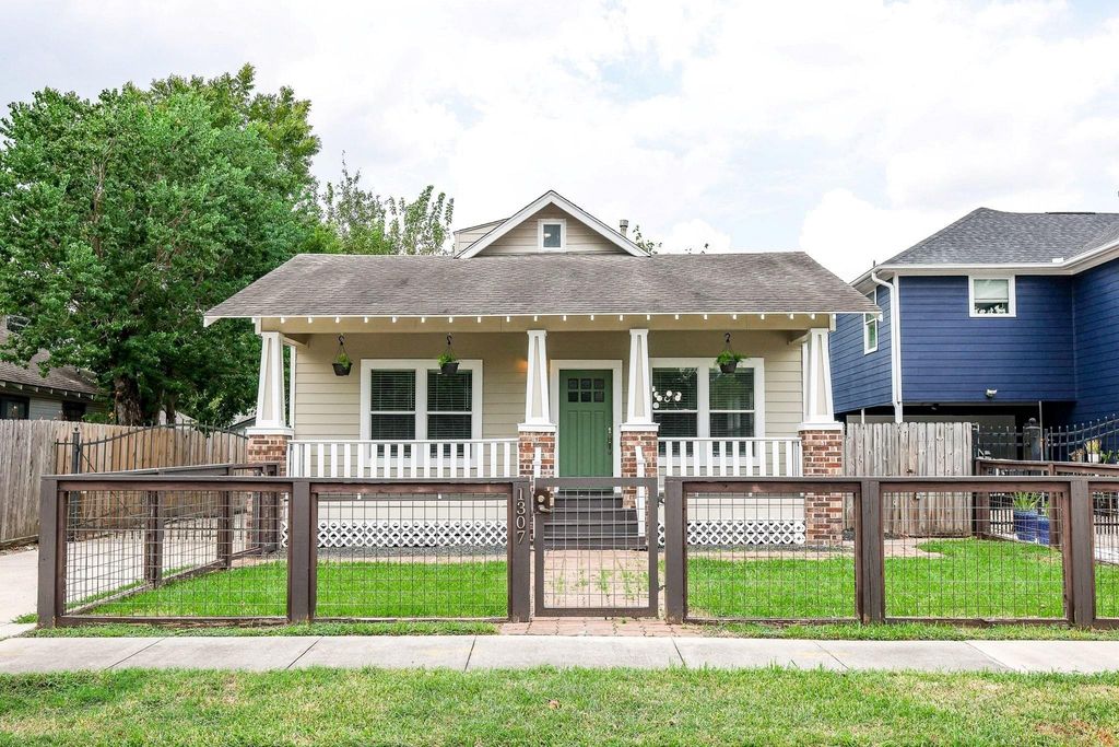 1307 Walton Street, Houston, TX 77009