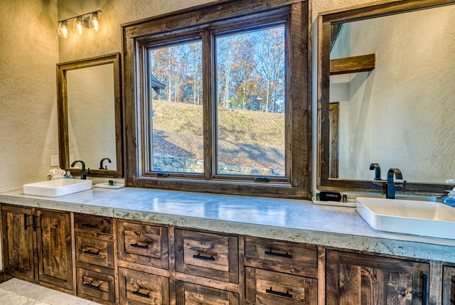 18 Wawayanda Drive, Mineral Bluff, GA 30559