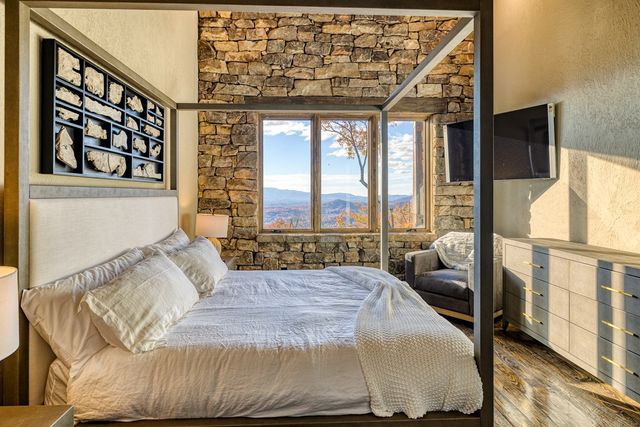 18 Wawayanda Drive, Mineral Bluff, GA 30559