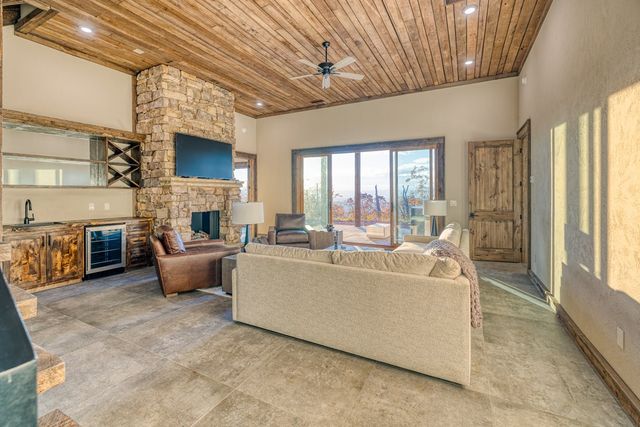 18 Wawayanda Drive, Mineral Bluff, GA 30559