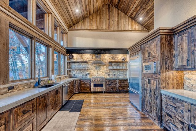 18 Wawayanda Drive, Mineral Bluff, GA 30559