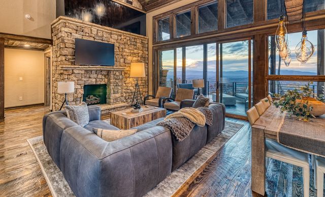 18 Wawayanda Drive, Mineral Bluff, GA 30559