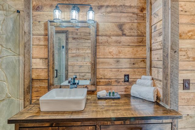 18 Wawayanda Drive, Mineral Bluff, GA 30559