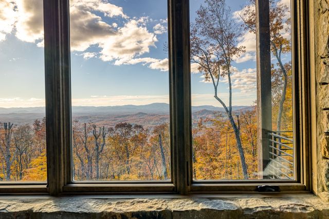 18 Wawayanda Drive, Mineral Bluff, GA 30559