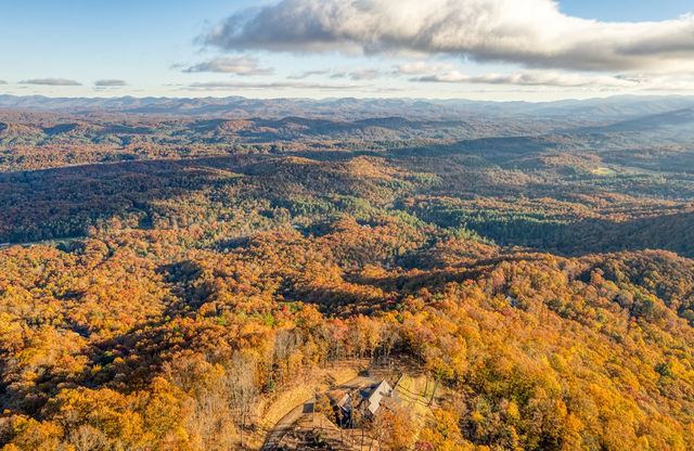 18 Wawayanda Drive, Mineral Bluff, GA 30559