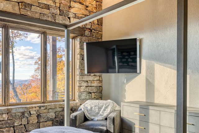 18 Wawayanda Drive, Mineral Bluff, GA 30559