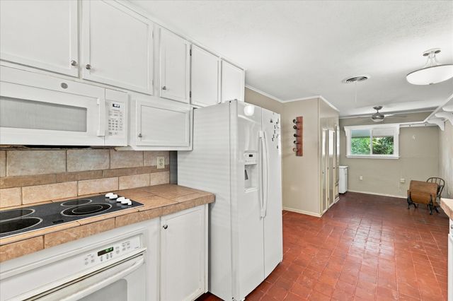 800 Briarwood Boulevard, Arlington, TX 76013
