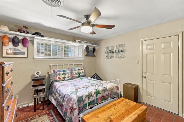 800 Briarwood Boulevard, Arlington, TX 76013