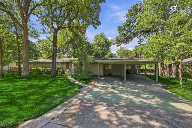 800 Briarwood Boulevard, Arlington, TX 76013