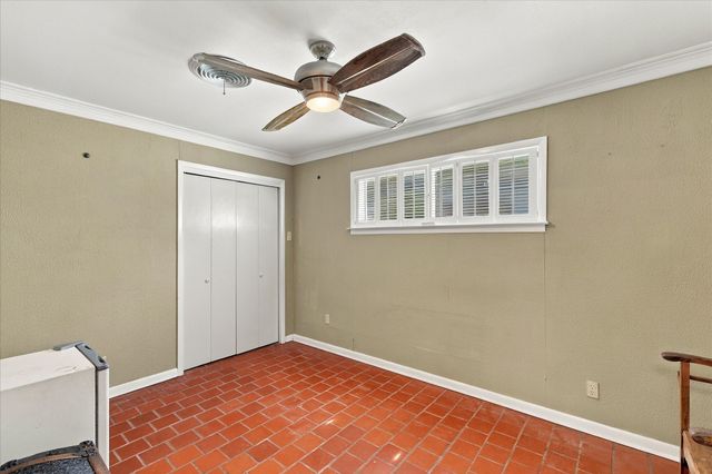 800 Briarwood Boulevard, Arlington, TX 76013