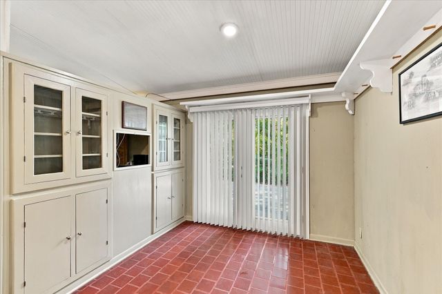 800 Briarwood Boulevard, Arlington, TX 76013