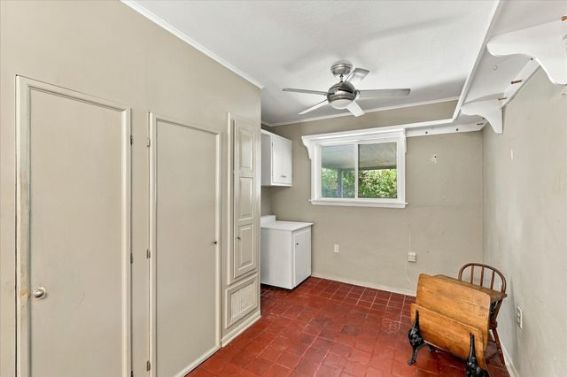 800 Briarwood Boulevard, Arlington, TX 76013