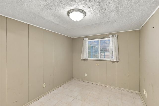800 Briarwood Boulevard, Arlington, TX 76013