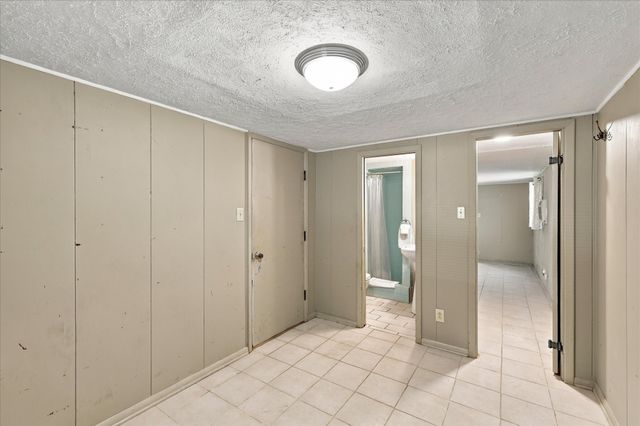 800 Briarwood Boulevard, Arlington, TX 76013