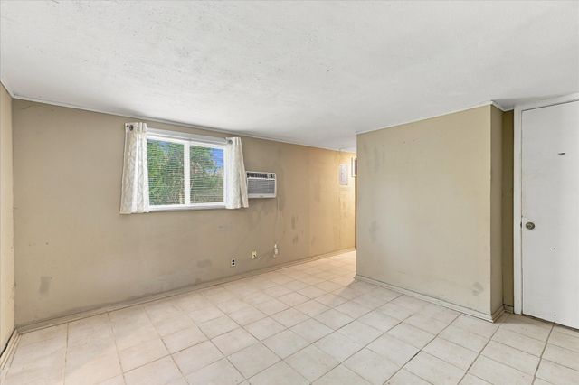 800 Briarwood Boulevard, Arlington, TX 76013