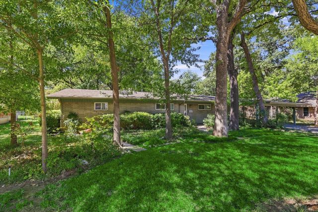 800 Briarwood Boulevard, Arlington, TX 76013