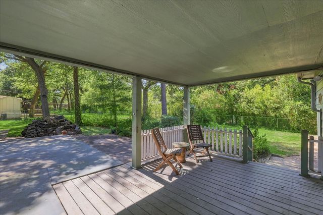 800 Briarwood Boulevard, Arlington, TX 76013