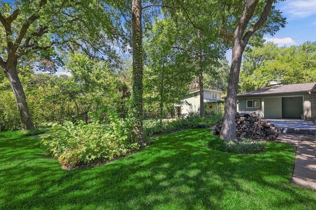 800 Briarwood Boulevard, Arlington, TX 76013