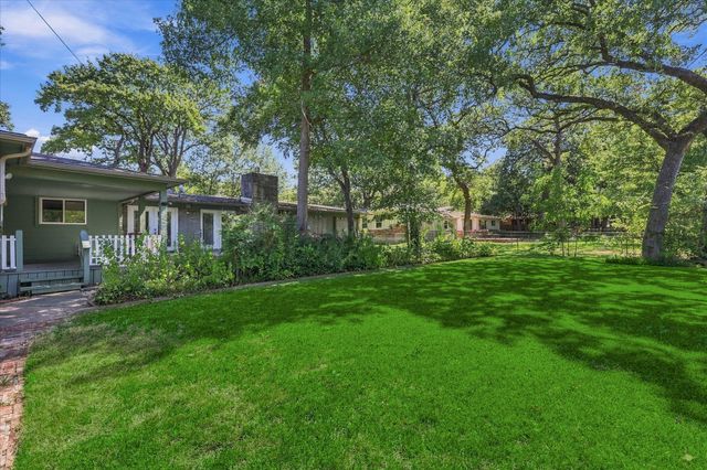800 Briarwood Boulevard, Arlington, TX 76013