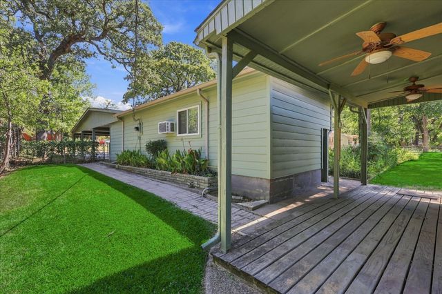 800 Briarwood Boulevard, Arlington, TX 76013