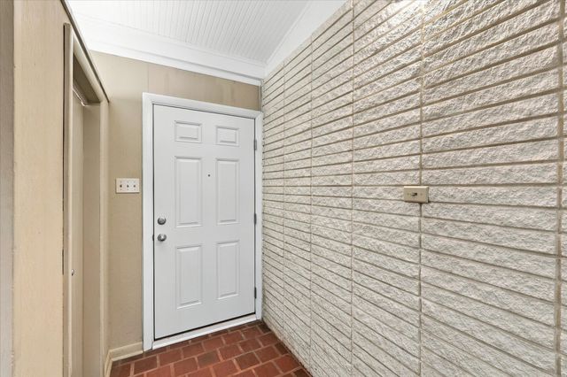800 Briarwood Boulevard, Arlington, TX 76013