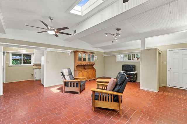 800 Briarwood Boulevard, Arlington, TX 76013
