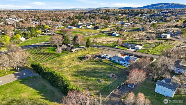 4700 Collins Rd, West Richland, WA 99353