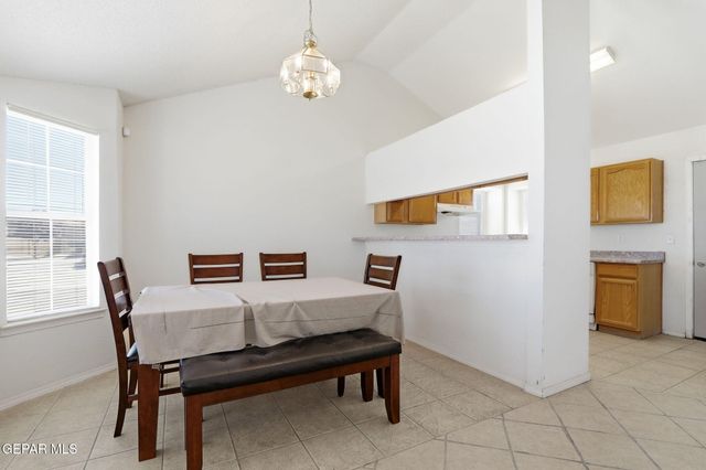 800 Nazareno Street, Horizon City, TX 79928