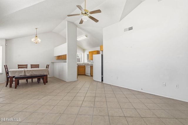 800 Nazareno Street, Horizon City, TX 79928