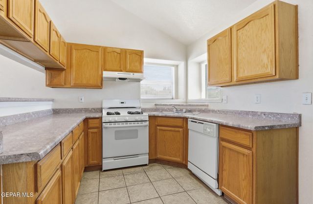 800 Nazareno Street, Horizon City, TX 79928