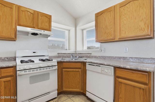800 Nazareno Street, Horizon City, TX 79928