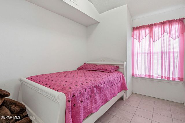800 Nazareno Street, Horizon City, TX 79928