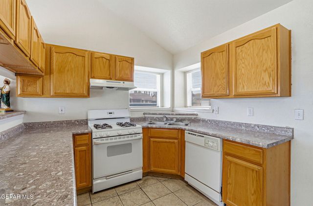 800 Nazareno Street, Horizon City, TX 79928