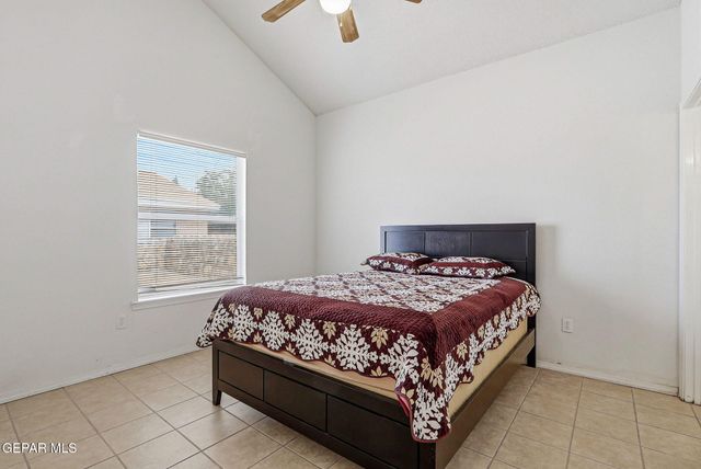 800 Nazareno Street, Horizon City, TX 79928