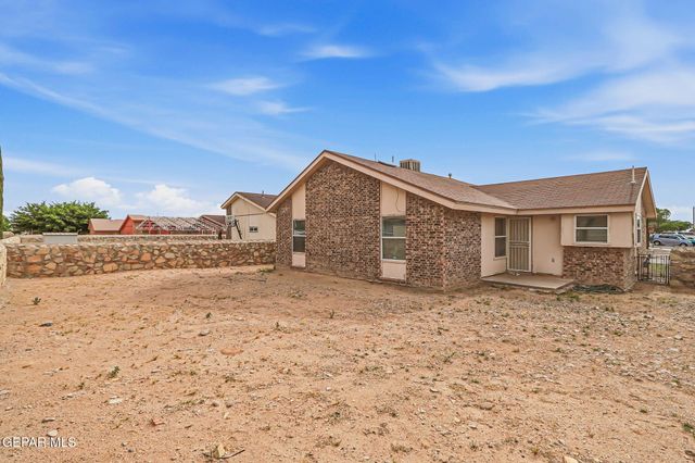 800 Nazareno Street, Horizon City, TX 79928