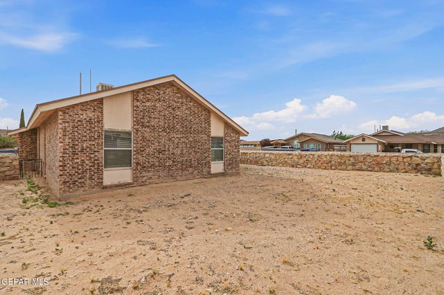 800 Nazareno Street, Horizon City, TX 79928