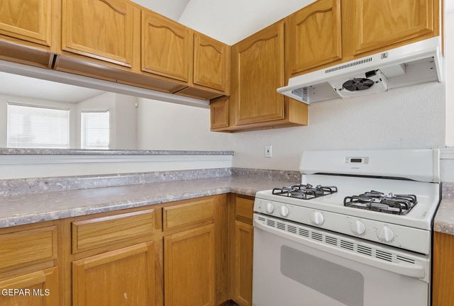 800 Nazareno Street, Horizon City, TX 79928