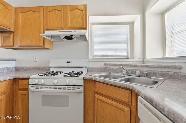 800 Nazareno Street, Horizon City, TX 79928