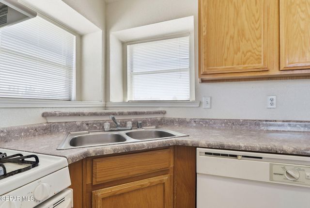 800 Nazareno Street, Horizon City, TX 79928