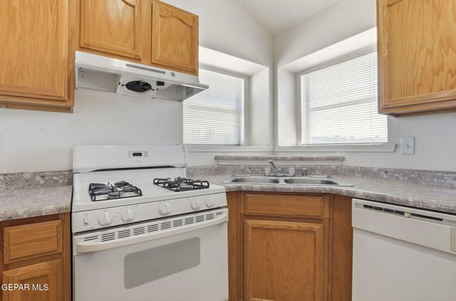 800 Nazareno Street, Horizon City, TX 79928