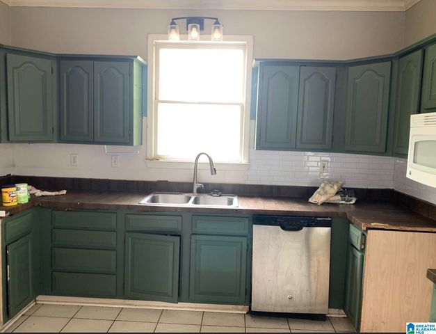 8465 LANEWOOD CIRCLE, Leeds, AL 35094