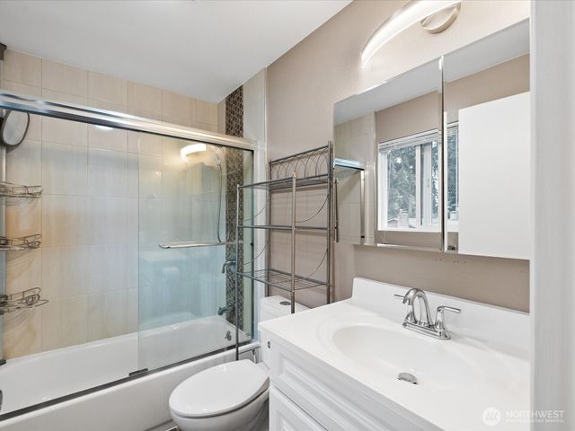 22427 82 Ave W, Edmonds, WA 98026